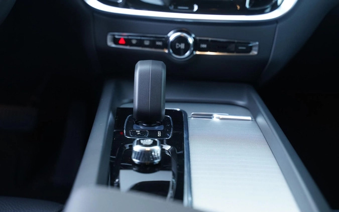 Volvo V60 cena 222967 przebieg: 1, rok produkcji 2023 z Chojnice małe 352